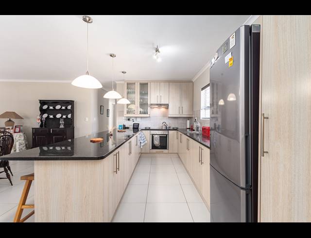 4 BEDROOM FREESTANDING SOLD IN SUNNINGDALE